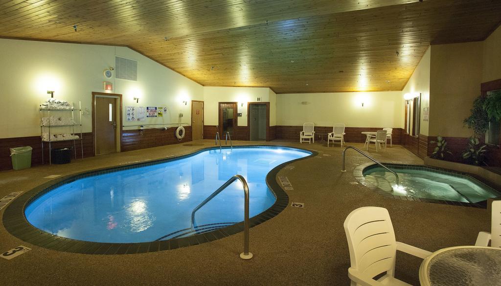 Country Inn Ту Харбърс Екстериор снимка