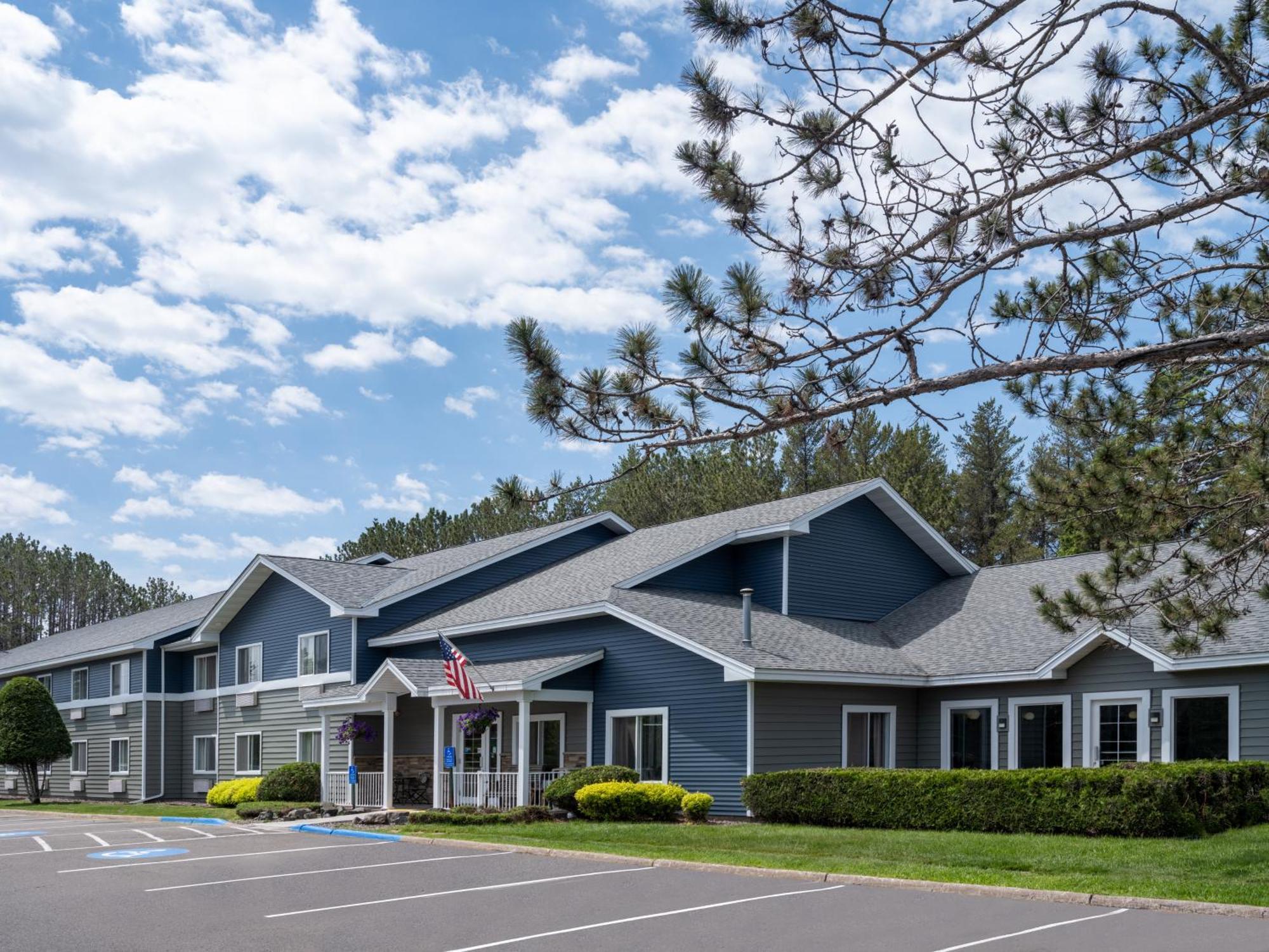 Country Inn Ту Харбърс Екстериор снимка
