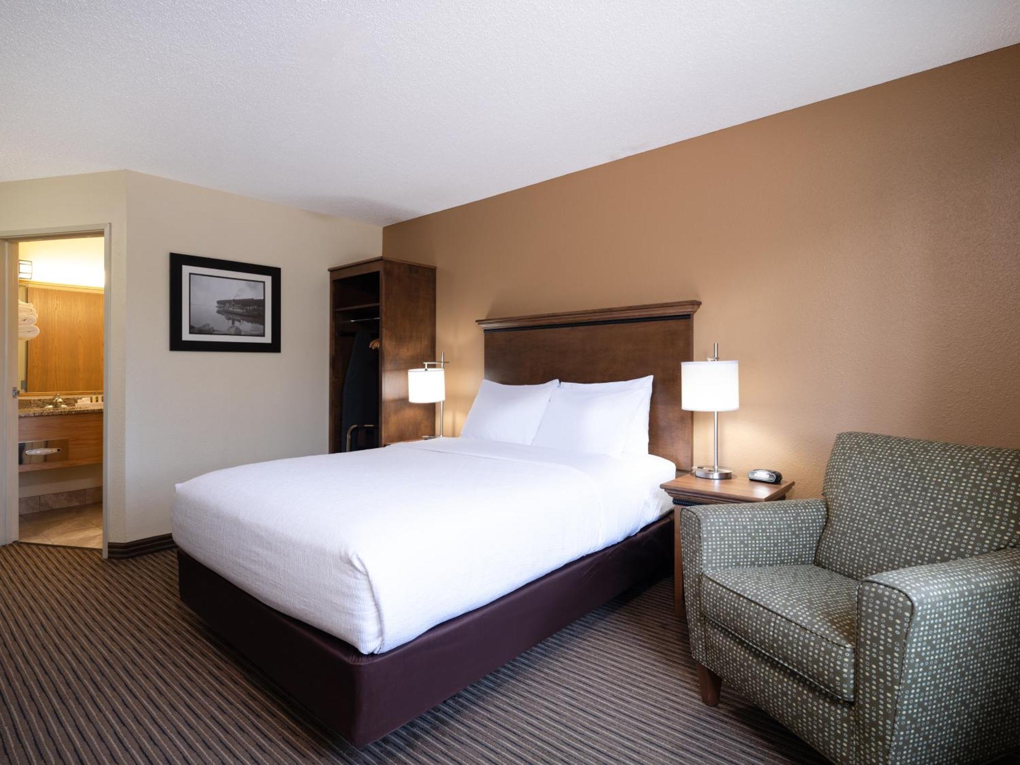 Country Inn Ту Харбърс Екстериор снимка