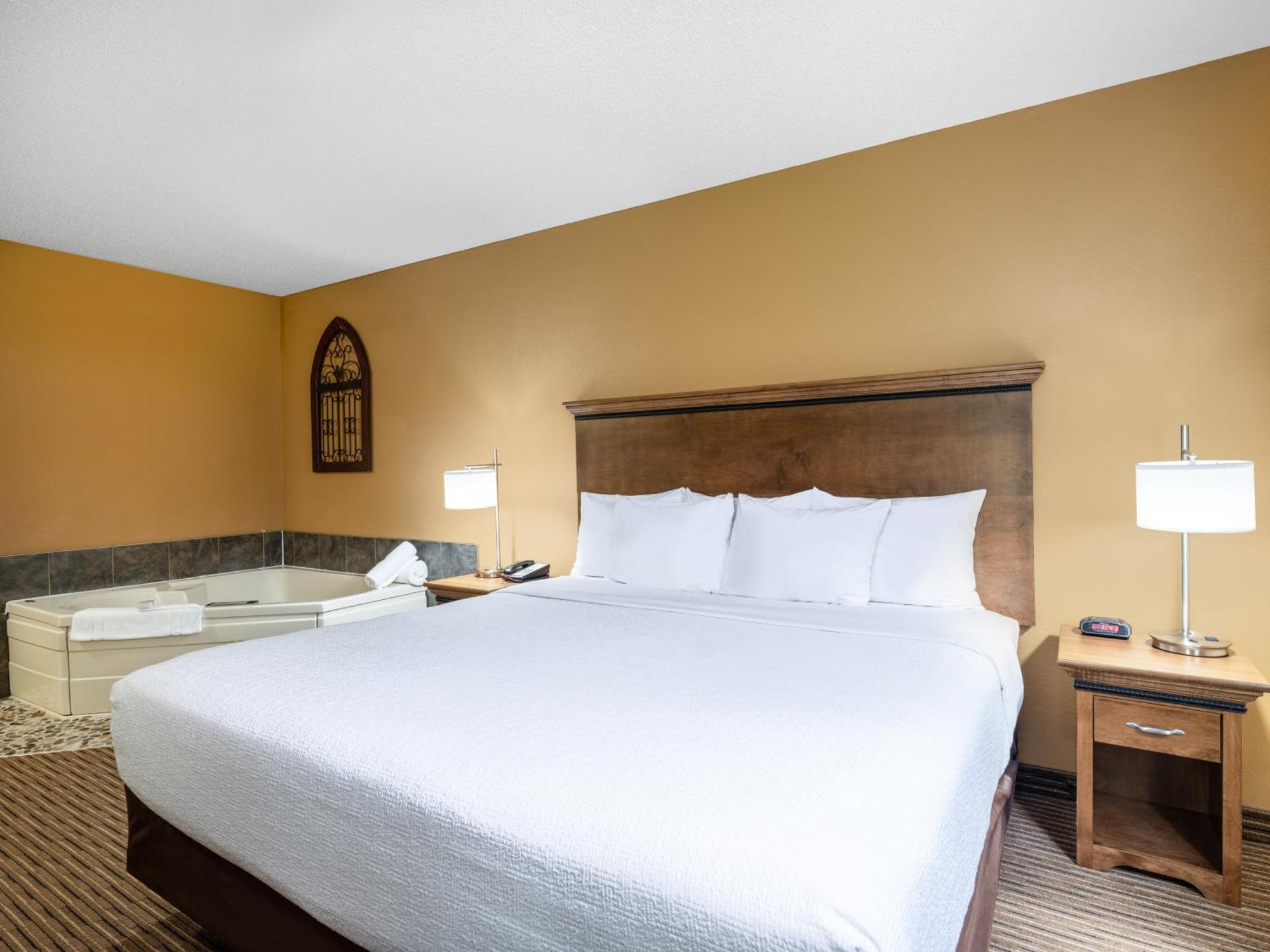 Country Inn Ту Харбърс Екстериор снимка