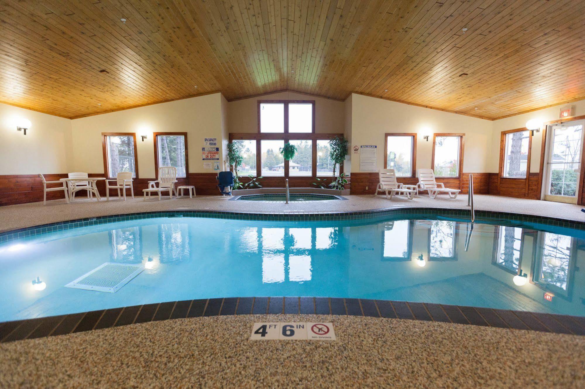 Country Inn Ту Харбърс Екстериор снимка